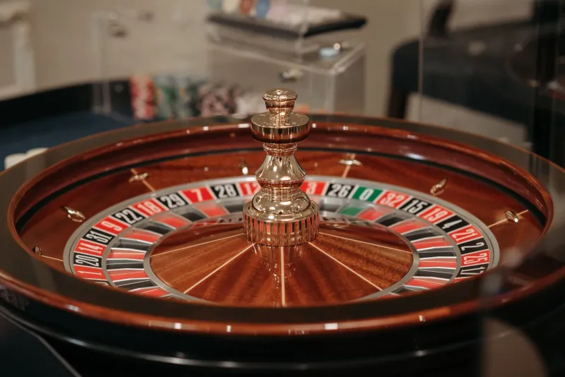 Spaces That Think: The Hidden Science of Luxury Casino Design and Elite Cognitive Performance