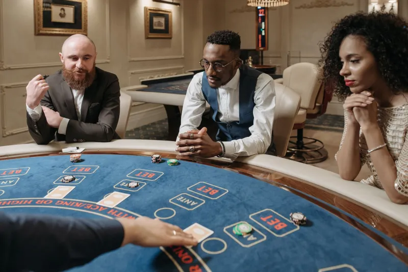 Wired for the Moment: The Cognitive Science Behind Elite Decision-Making at the High-Stakes Table